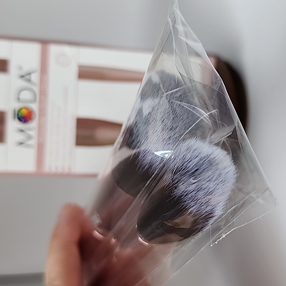 Moda Powder + Soft Glow Brush Set in Rose Gold - Picture 9 of 13